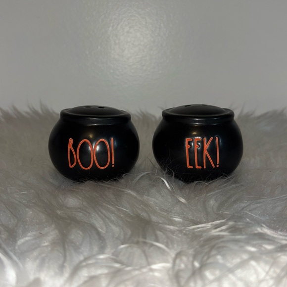 Rae Dunn Halloween Salt and Pepper Shakers “EEK” & “BOO” cauldrons 🖤 - Picture 7 of 7